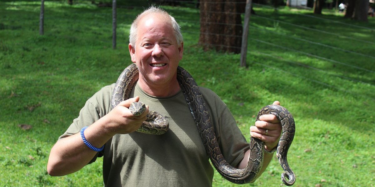 kabarnet museum Kabarnet Museum ask to hold the python 1200x600